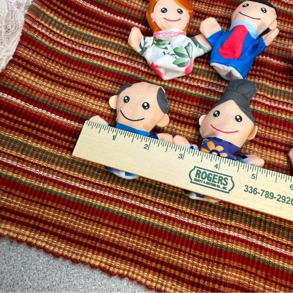 Finger Puppets - Mini Grandparents, Mom & Dad, Brother & Sister - 6 Piece - NWT